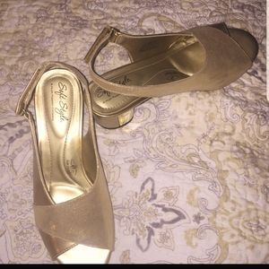 Gold Soft Style Shoes 7.5